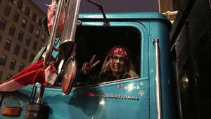 Un día entre las protestas de camioneros en Ottawa. En la foto, Nathalie, una de las conductoras que participan en las movilizaciones.