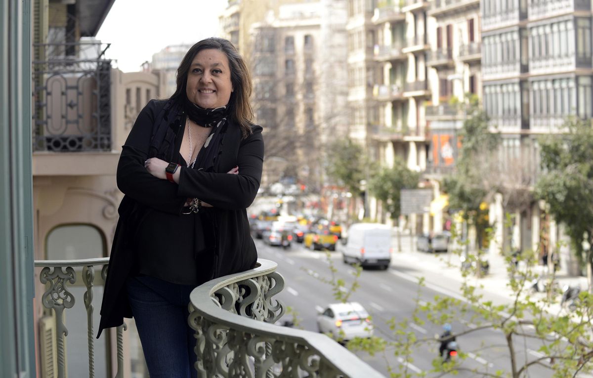 Elena Fort, en el balcón de su despacho en la Rambla de Catalunya. Elena Fort, en el balcón de su despacho en la Rambla de Catalunya.