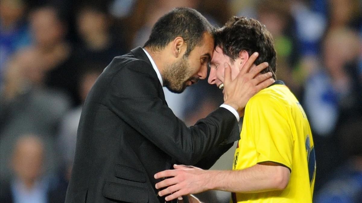 Guardiola y Messi celebran el gol de Iniesta en Stamford Bridge (2009). Guardiola y Messi celebran el gol de Iniesta en Stamford Bridge (2009).