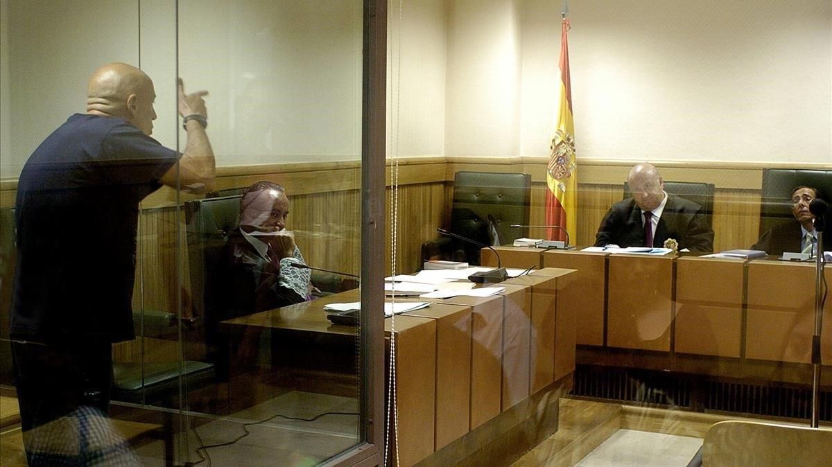 El 7 de septiembre de 2006, durante un juicio por haber amenazado de muerte al juez Baltasar Garzón, el etarra Ignacio Bilbao amenazó con pegarle siete tiros y arrancarle la piel al presidente del tribunal que lo juzgaba, Alfonso Guevara. El 7 de septiembre de 2006, durante un juicio por haber amenazado de muerte al juez Baltasar Garzón, el etarra Ignacio Bilbao amenazó con pegarle siete tiros y arrancarle la piel al presidente del tribunal que lo juzgaba, Alfonso Guevara.