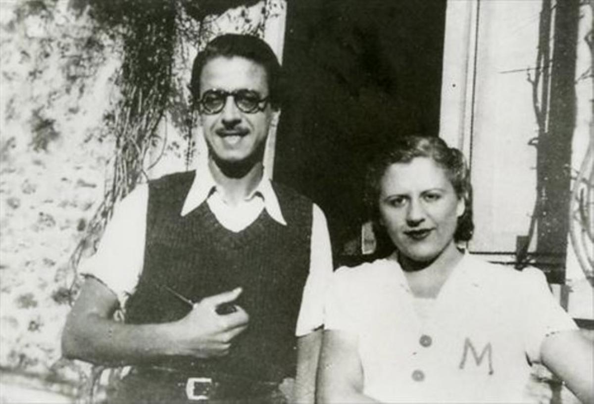 Armand Obiols (seudónimo del periodista catalán Joan Prat) y Mercè Rodoreda, en Villa Rosset, en octubre de 1939. La relación entre ambos se inició con el exilio, que le llevó a trabajar como traductor y asesor para la Unesco en Ginebra y Viena, y se mantuvo hasta su muerte en 1971.