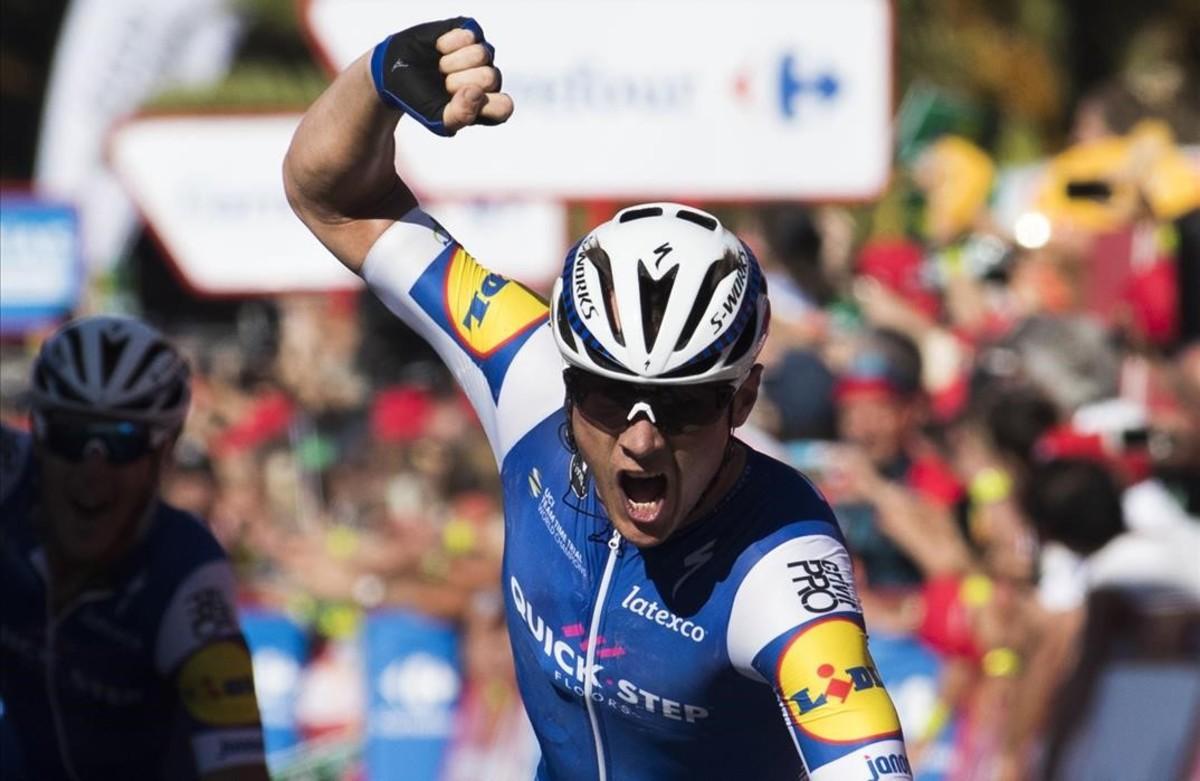 Vent, nervis i talls en una etapa de la Vuelta a Espanya sense treva