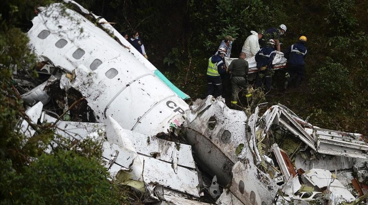 Doce Muertos Al Estrellarse Un Avión En La Selva De Colombia