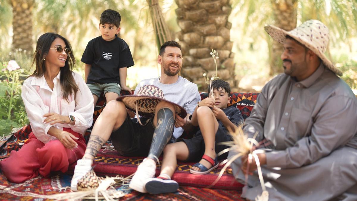 PSG sanciona a Messi dos semanas sin jugar ni entrenar por el viaje a Arabia Saudí PSG sanciona a Messi dos semanas sin jugar ni entrenar por el viaje a Arabia Saudí