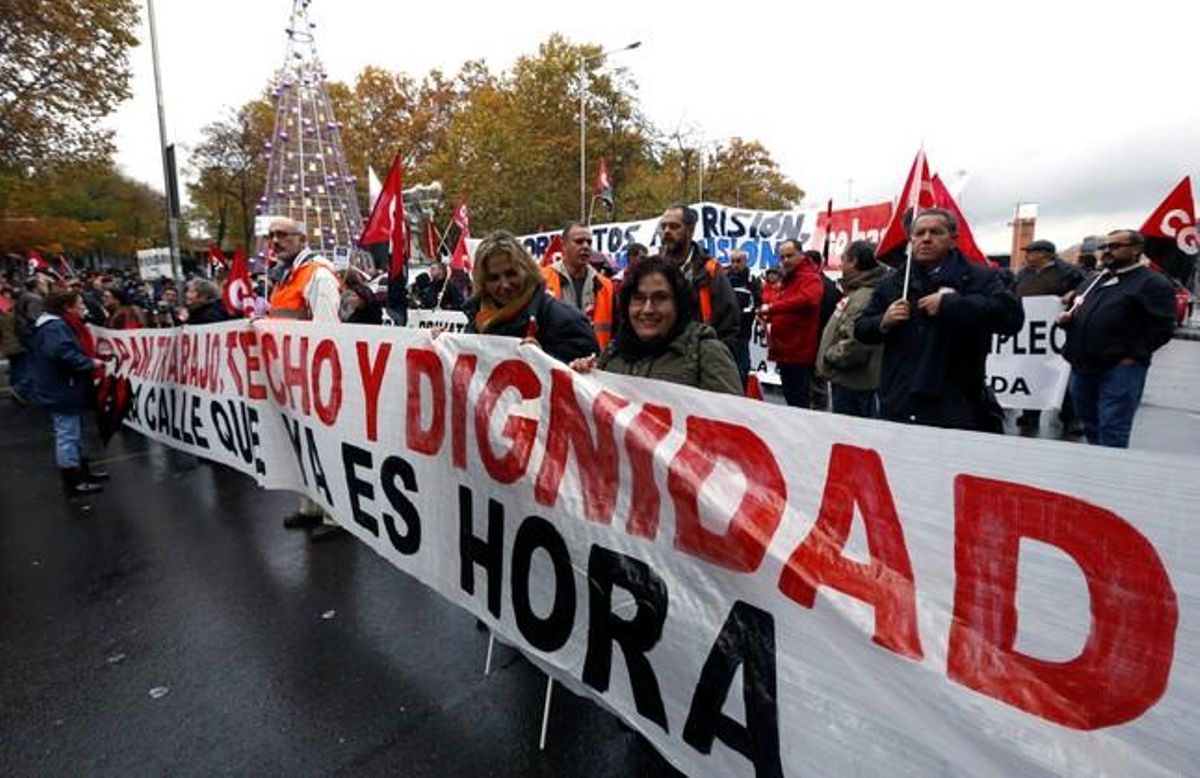 Marcha por la dignidad contra los presupuestos y recortes sociales en Madrid en noviembre del 2014. Marcha por la dignidad contra los presupuestos y recortes sociales en Madrid en noviembre del 2014.