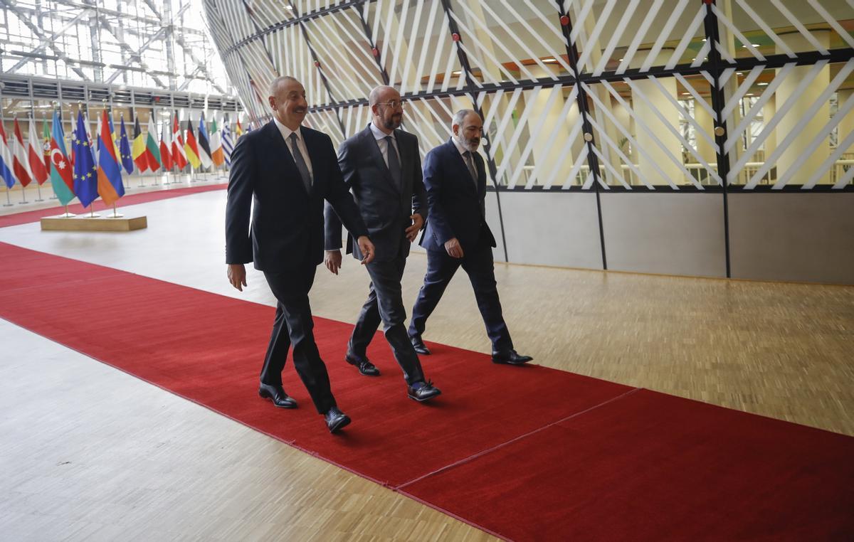 Líderes de Armenia y Azerbaiyán en Bruselas