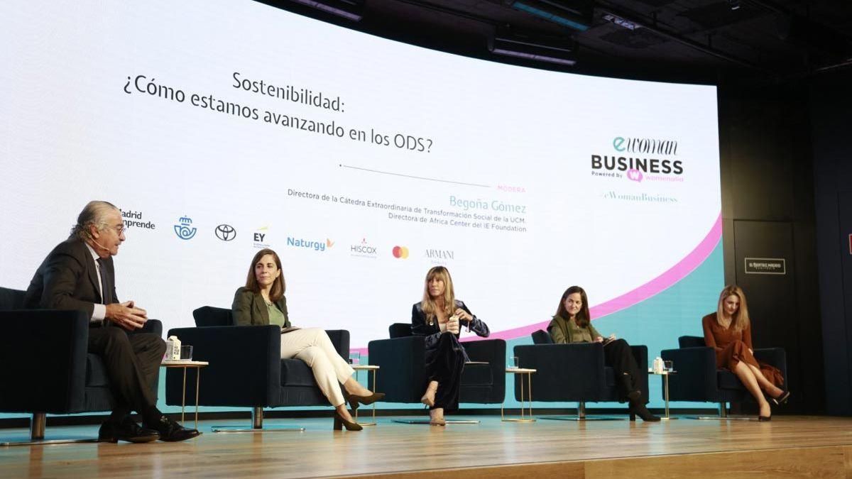 José D. Bogas, Consejero delegado de Endesa; Natalia Latorre, Presidenta de Shell España; Begoña Gómez, Directora de la Cátedra Extraordinaria de Transformación Social de la UCM. Directora de Africa Center del IE Foundation; Lara de Mesa, Global Head of Responsible Banking/ESG at Santander y Susana Rubio, Directora de Pagos Digitales e Innovación de Mastercard Iberia. | D.R. José D. Bogas, Consejero delegado de Endesa; Natalia Latorre, Presidenta de Shell España; Begoña Gómez, Directora de la Cátedra Extraordinaria de Transformación Social de la UCM. Directora de Africa Center del IE Foundation; Lara de Mesa, Global Head of Responsible Banking/ESG at Santander y Susana Rubio, Directora de Pagos Digitales e Innovación de Mastercard Iberia. | D.R.