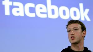 El director ejecutivo y fundador de Facebook, Mark Zuckerberg, durante una rueda de prensa en Palo Alto, Estados Unidos, en mayo del 2010.