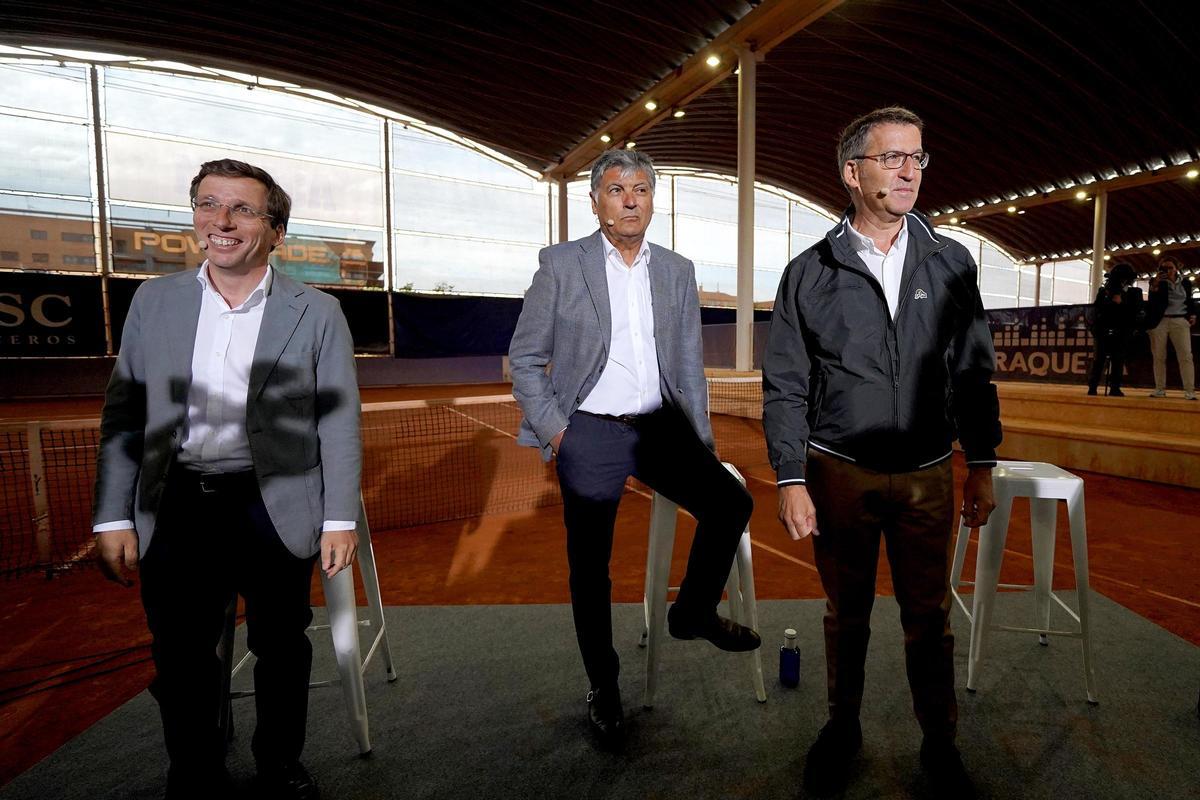 El alcalde de Madrid, José Luis Martínez-Almeida; el preparador deportivo Toni Nadal y el líder del PP, Alberto Núñez Feijóo, este martes en la Ciudad de la Raqueta (Madrid), en un coloquio sobre educación y superación. El alcalde de Madrid, José Luis Martínez-Almeida; el preparador deportivo Toni Nadal y el líder del PP, Alberto Núñez Feijóo, este martes en la Ciudad de la Raqueta (Madrid), en un coloquio sobre educación y superación.