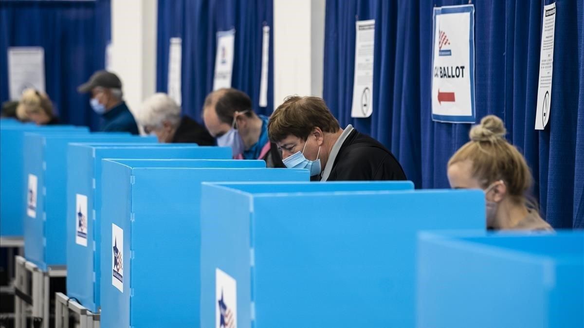 Estadounidenses emiten su voto anticipado, el 1 de octubre en Chicago. Estadounidenses emiten su voto anticipado, el 1 de octubre en Chicago.