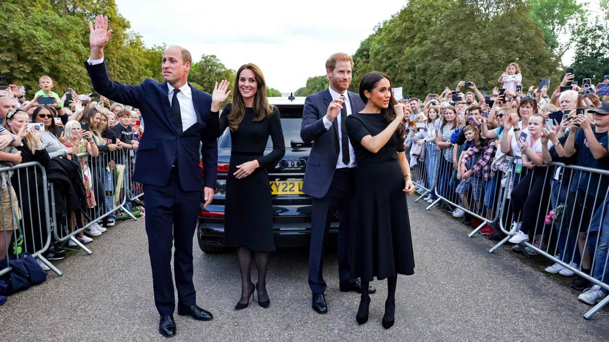 Los príncipes de Gales, Cate Middleton y Guillermo de Inglaterra, y los duques de Sussex, Enrique y Meghan Markle, este sábado en Londres.