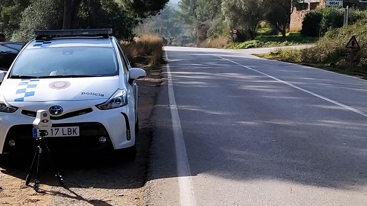 Uno de los controles de velocidad con radares móviles. Uno de los controles de velocidad con radares móviles.