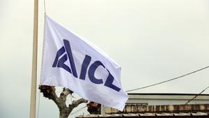 La bandera de ICL a media asta, por el accidente mortal de la mina de Súria