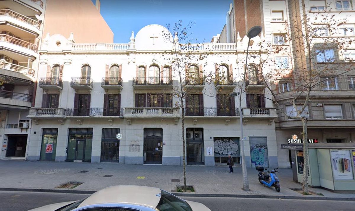 Edificio de la antigua sede de la Unió Cooperatista Barcelonesa, en la calle Urgell. Edificio de la antigua sede de la Unió Cooperatista Barcelonesa, en la calle Urgell.