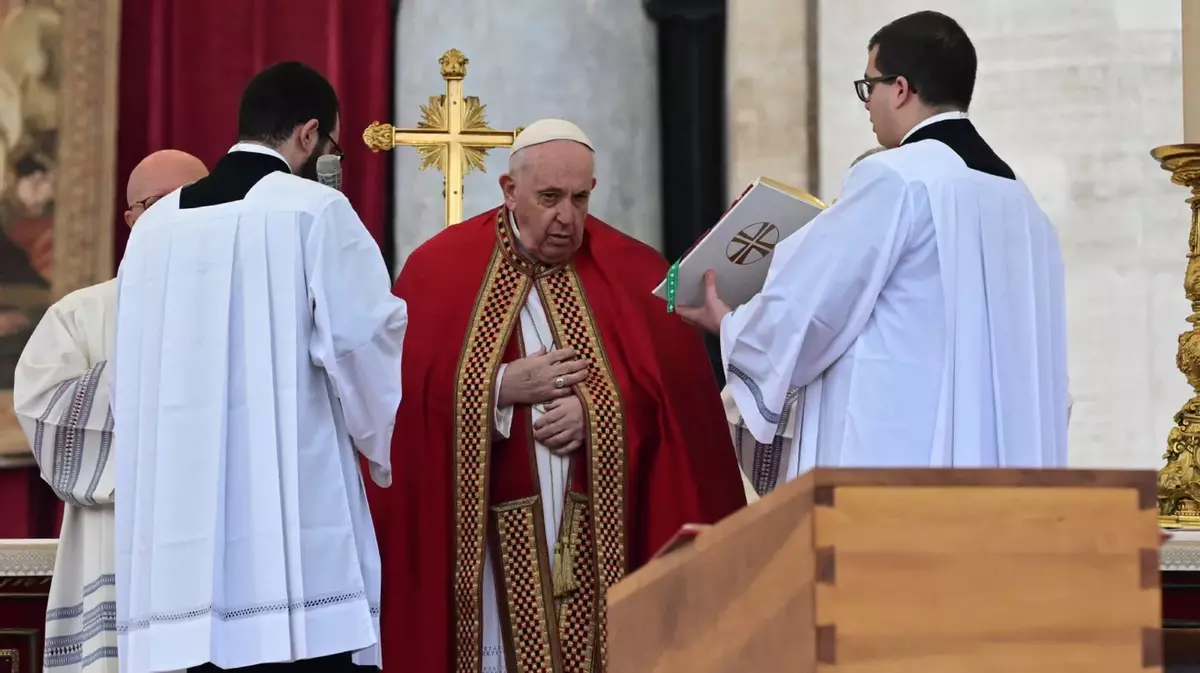 El papa Francisco, en el funeral de Benedicto XVI, el pasado 5 de enero. 