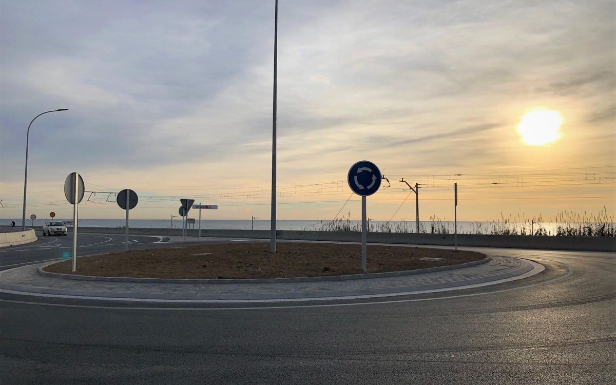 La rotonda de la N-II en la entrada de Mataró por Sant Simó se pone en servicio. La rotonda de la N-II en la entrada de Mataró por Sant Simó se pone en servicio.