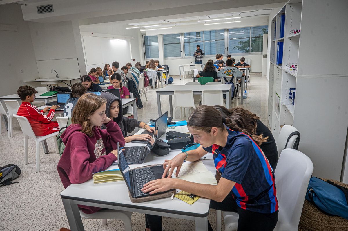 Aula del instituto Angeleta Ferrer de Barcelona el día de su inauguración, este curso. Aula del instituto Angeleta Ferrer de Barcelona el día de su inauguración, este curso.