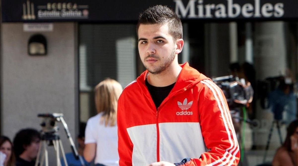 El joven que agredió a Rajoy a su llegada al juicio. El joven que agredió a Rajoy a su llegada al juicio.