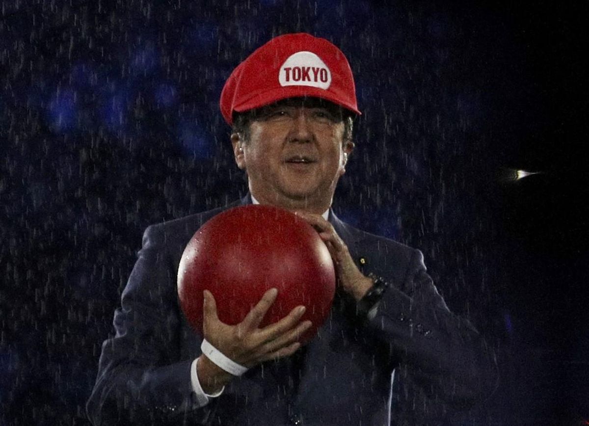 El primer ministro de japón, Shinzo Abe, esta madrugada, en Río de Janeiro. El primer ministro de japón, Shinzo Abe, esta madrugada, en Río de Janeiro.