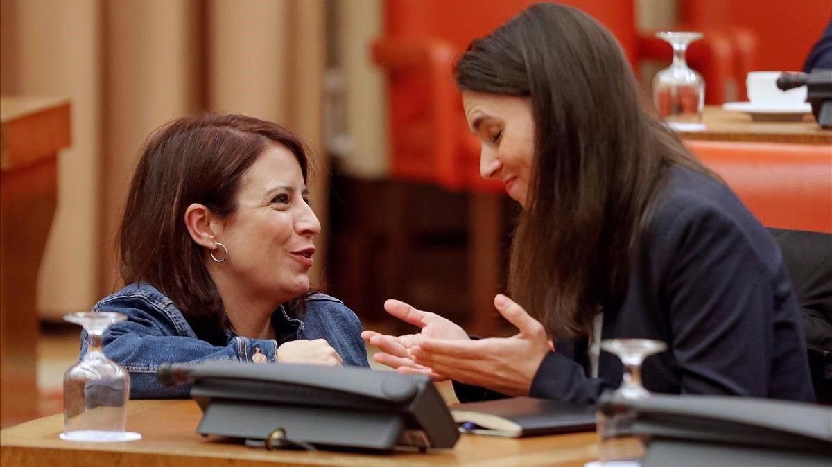 Las diputadas de PSOE y Podemos, Adriana Lastra e Irene Montero, durante la reunión de la Diputación Permanente. Las diputadas de PSOE y Podemos, Adriana Lastra e Irene Montero, durante la reunión de la Diputación Permanente.