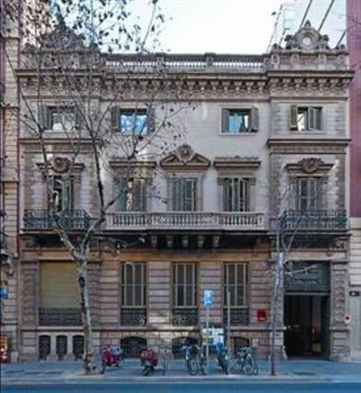 La Casa Elizalde8 Fachada del palacete de la calle de València. La Casa Elizalde8 Fachada del palacete de la calle de València.