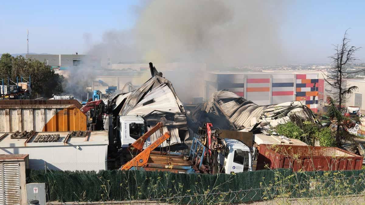 Un incendio destruye la planta de reciclaje de Granollers.