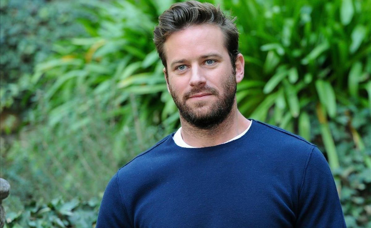 Armie Hammer ha sido acusado por varias mujeres de depravado y con gustos caníbales. Armie Hammer ha sido acusado por varias mujeres de depravado y con gustos caníbales.