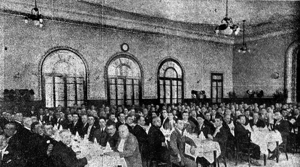Banquete inaugural del edificio de la Lleialtat Santsenca, en 1928.