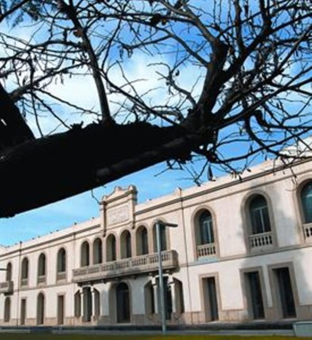 Vestigios8 La fachada restaurada del frenopático de Les Corts. Vestigios8 La fachada restaurada del frenopático de Les Corts.