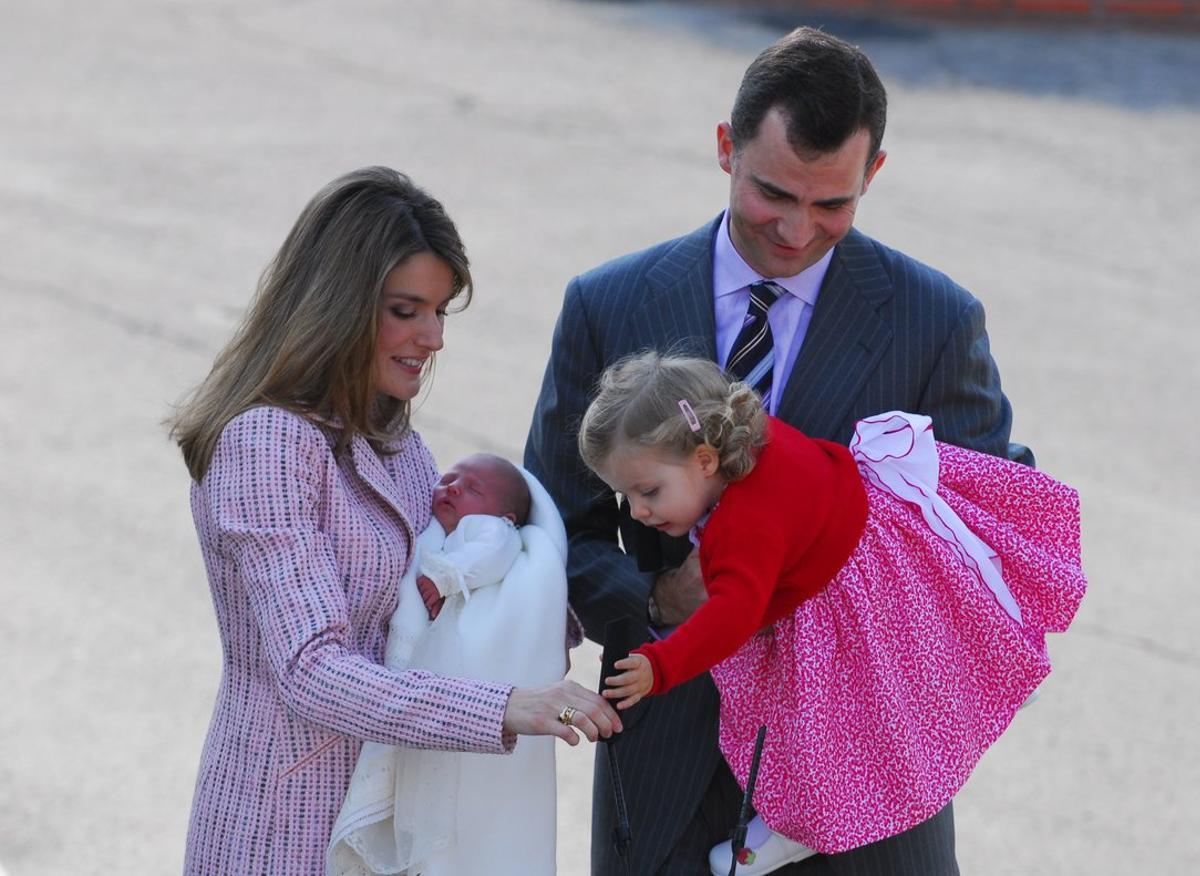 Leonor tenía dos añitos cuando nació su hermana, la infanta Sofía, el 29 de abril del 2007. 