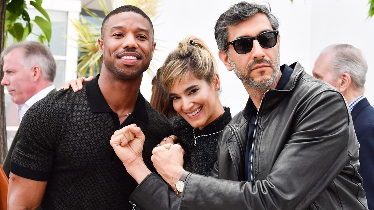 Los actores Michael B Jordan y Sofia Boutella con el director Ramin Bahrani, durante la presentación de ’Farenheit 451’. Los actores Michael B Jordan y Sofia Boutella con el director Ramin Bahrani, durante la presentación de ’Farenheit 451’.