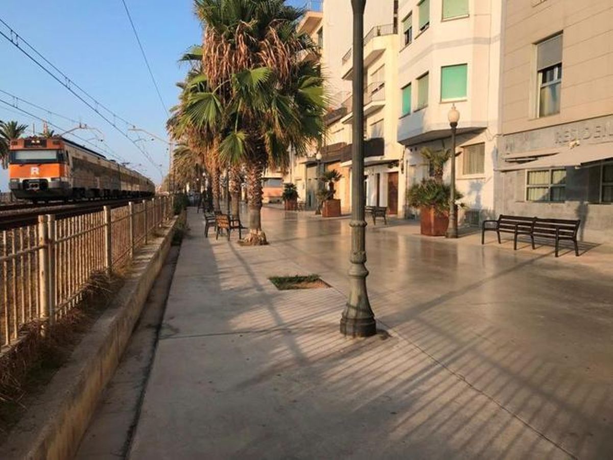 Las vías de Renfe, a su paso por Badalona. Las vías de Renfe, a su paso por Badalona.