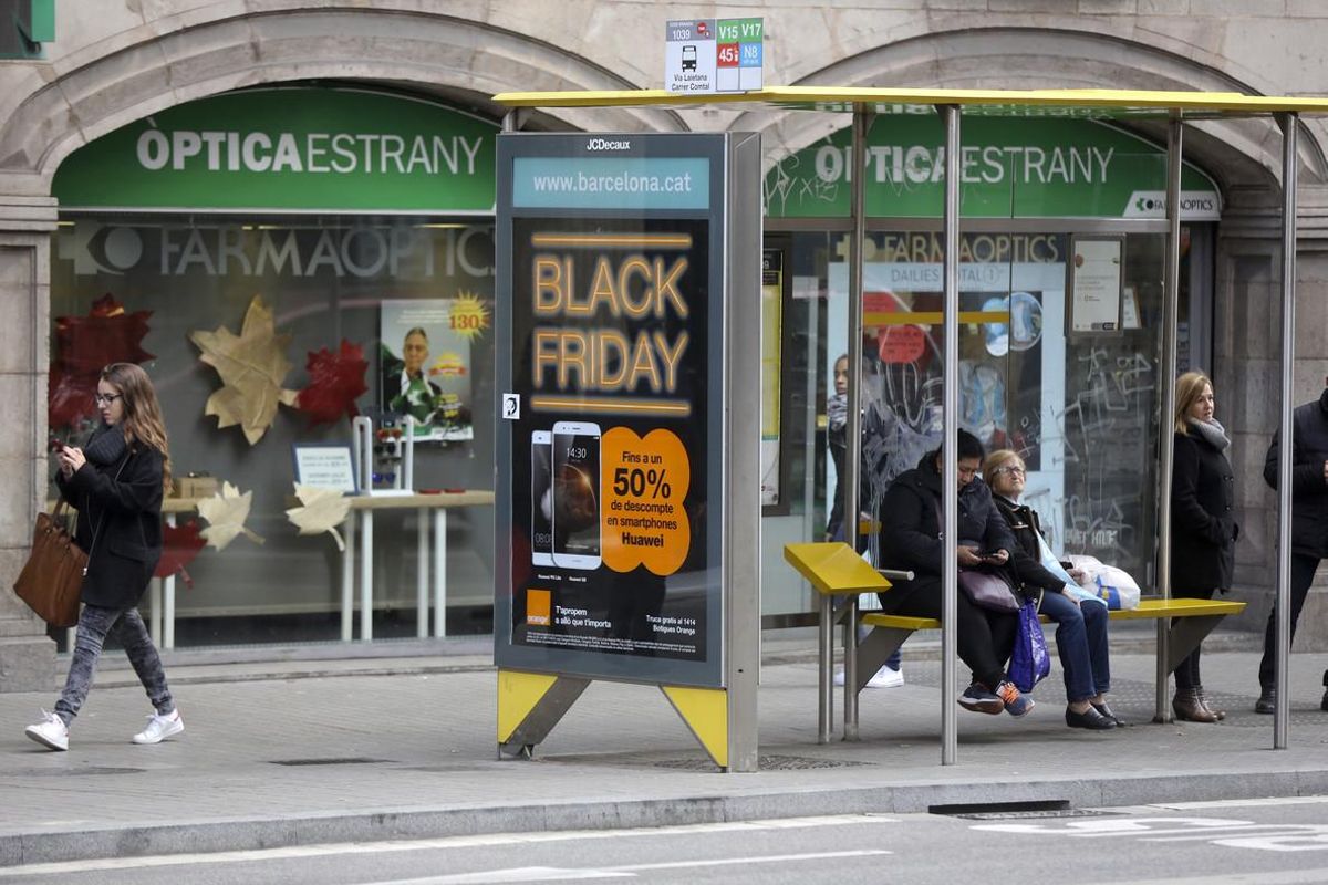 Publicidad del ’Black Friday’ en una calle de Barcelona. Publicidad del ’Black Friday’ en una calle de Barcelona.