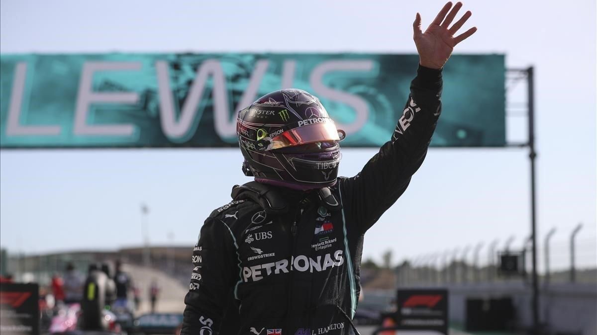 Lewis Hamilton celebra la ’pole’ en el GP de Portugal. Lewis Hamilton celebra la ’pole’ en el GP de Portugal.