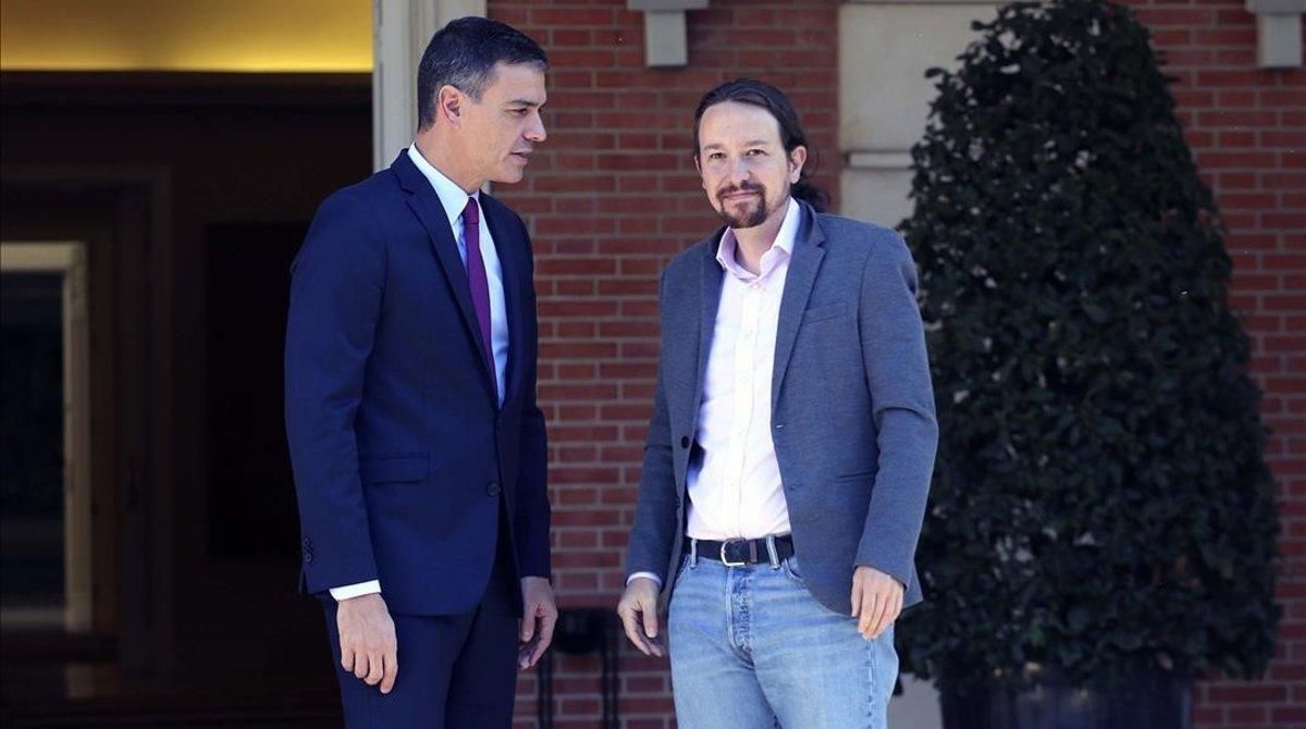El presidente del Gobierno en funciones, Pedro Sánchez, y el secretario general de Podemos, Pablo Iglesias, en la Moncloa. El presidente del Gobierno en funciones, Pedro Sánchez, y el secretario general de Podemos, Pablo Iglesias, en la Moncloa.