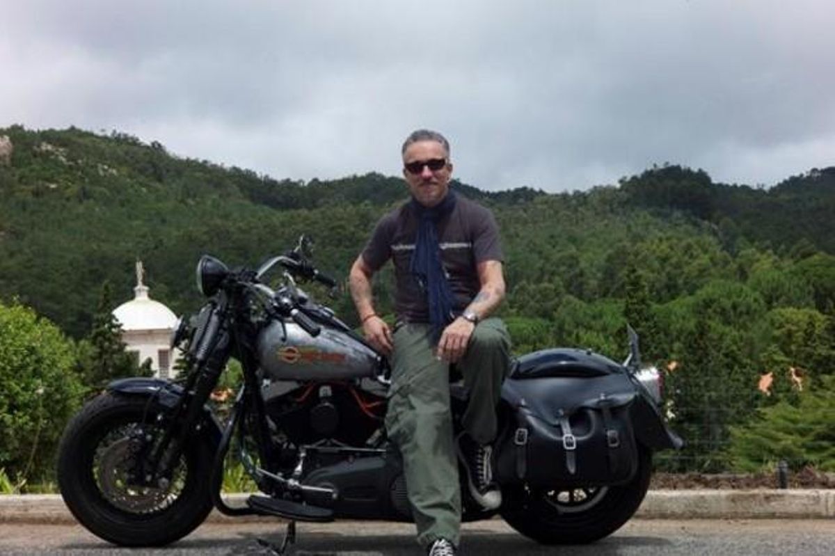 Sergi Arola, con su moto, en la foto que ha colgado en Twitter. Sergi Arola, con su moto, en la foto que ha colgado en Twitter.