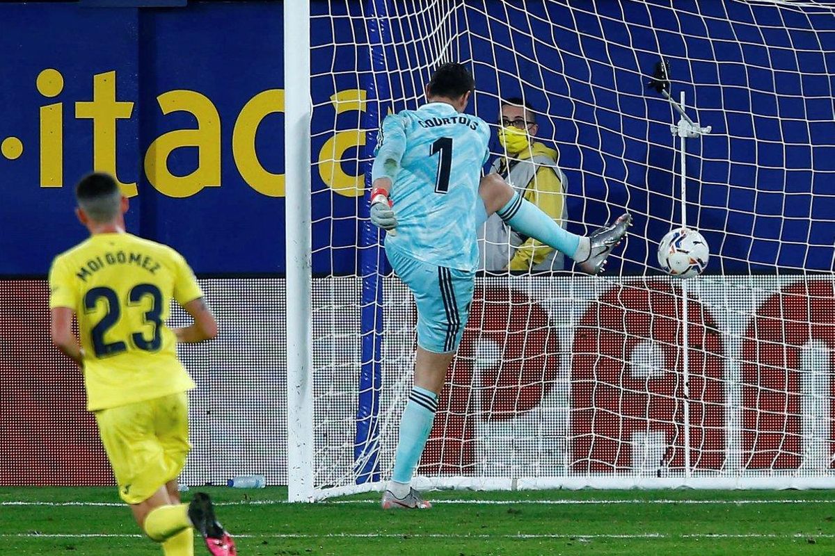 Courtois se lamenta tras el gol de penalti del Villarreal. Courtois se lamenta tras el gol de penalti del Villarreal.