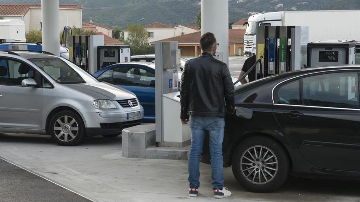 Patacada: nova tendència en el preu de la gasolina a les portes de Nadal Patacada: nova tendència en el preu de la gasolina a les portes de Nadal