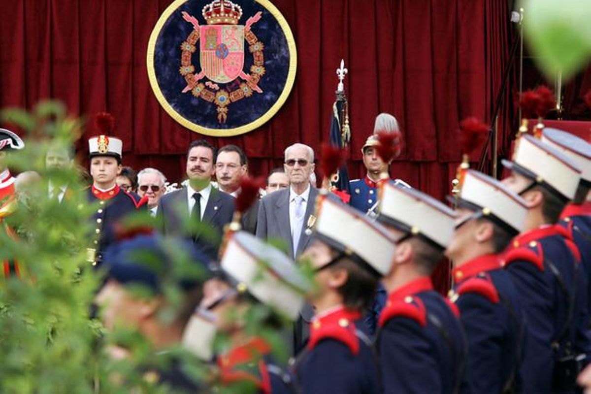 Desfile militar celebrado en la Plaza de Colón de Madrid con motivo del Día de las Fuerzas Armadas, en el 2004. Desfile militar celebrado en la Plaza de Colón de Madrid con motivo del Día de las Fuerzas Armadas, en el 2004.
