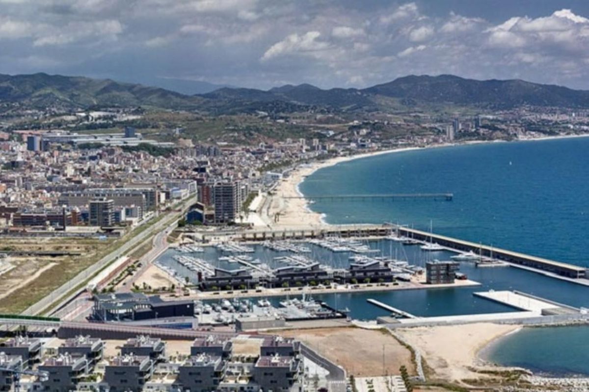 Vista panorámica de la ciudad de Badalona. Vista panorámica de la ciudad de Badalona.