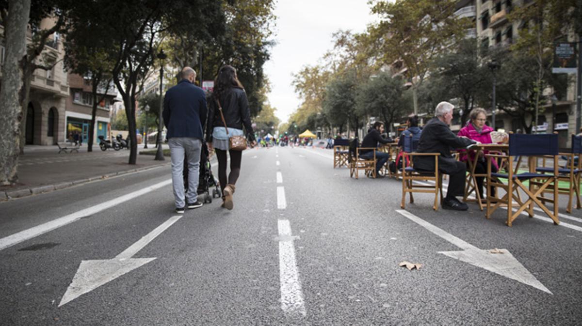 Once calles cortadas en Barcelona ceden el espacio a los viandantes