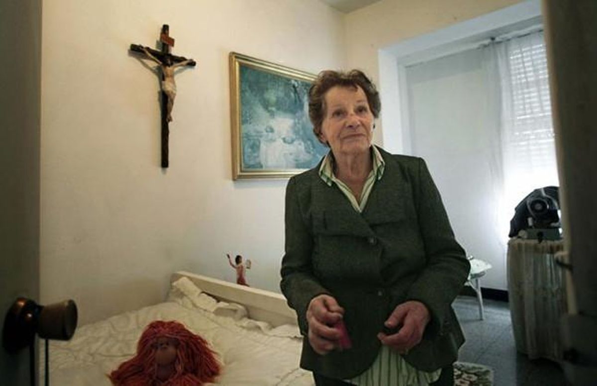 Aurelia Rey, la anciana pendiente de desahucio en su domicilio de A Coruña. Aurelia Rey, la anciana pendiente de desahucio en su domicilio de A Coruña.