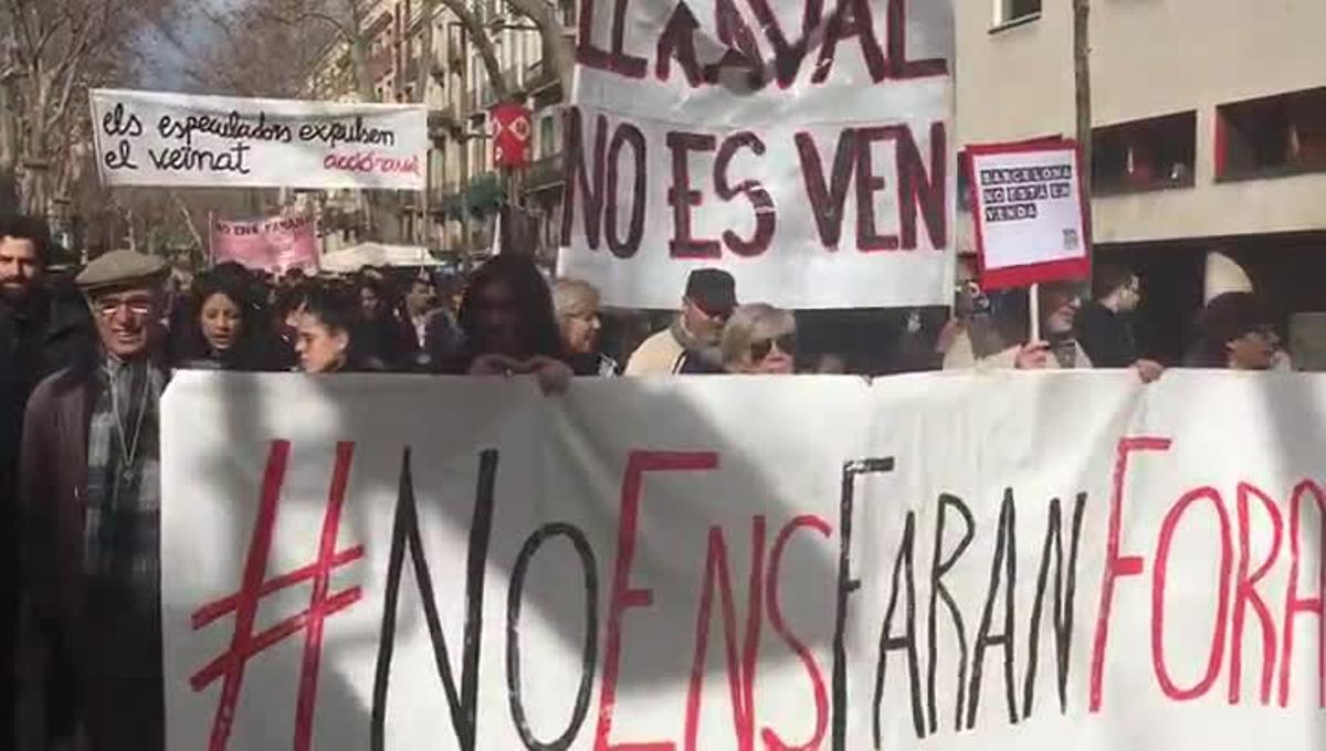 Protesta en la Rambla de Barcelona contra el descontrol turístico