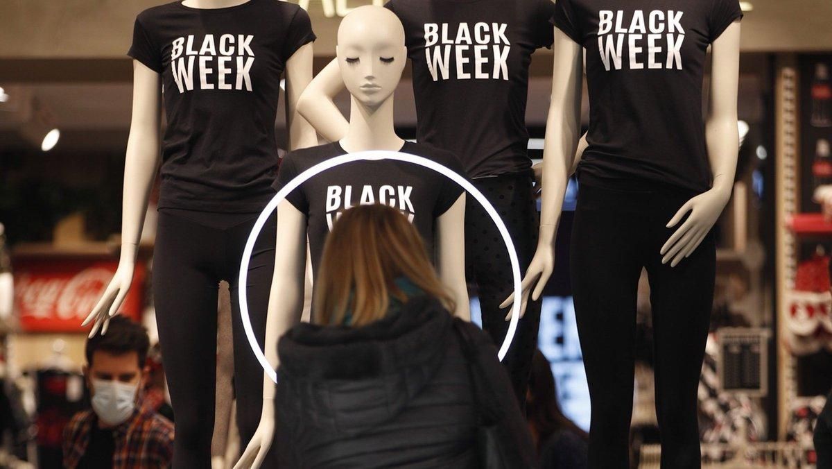 Black Friday en un comercio de Barcelona. Black Friday en un comercio de Barcelona.
