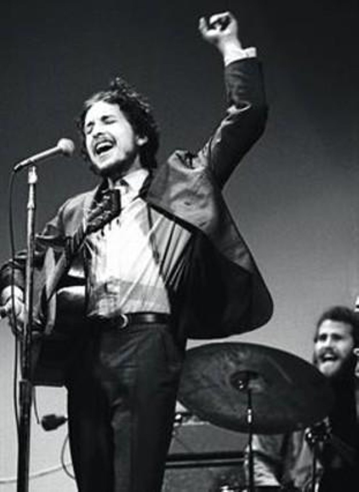 Bob Dylan y, detrás, Levon Helm, en Nueva York, en 1968. Bob Dylan y, detrás, Levon Helm, en Nueva York, en 1968.
