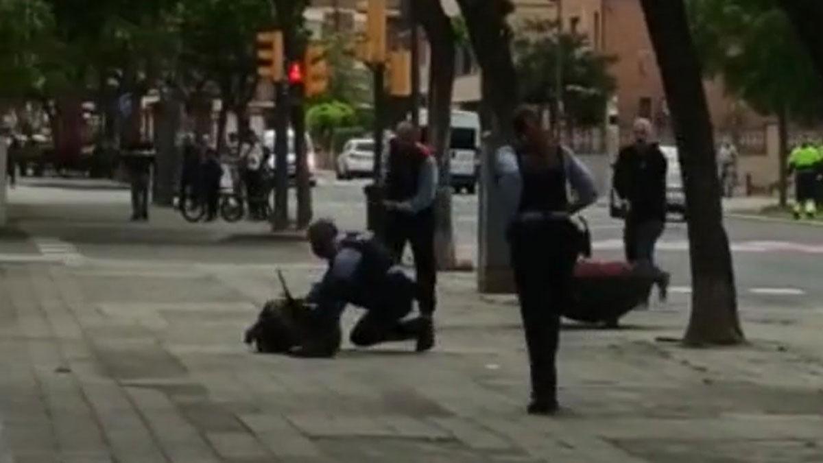 Detenido un atracador en Lleida tras recibir un disparo de los Mossos en la pierna.