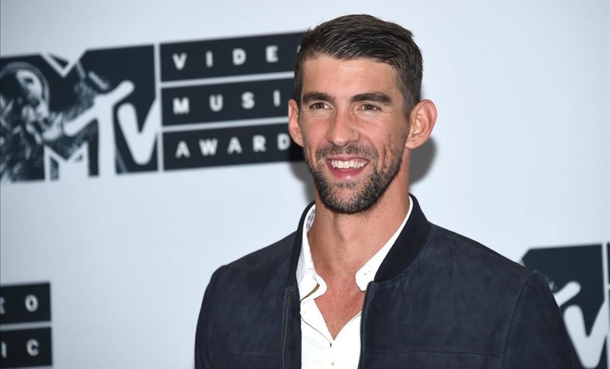 El nadador Michael Phelps posa para la prensa. El nadador Michael Phelps posa para la prensa.