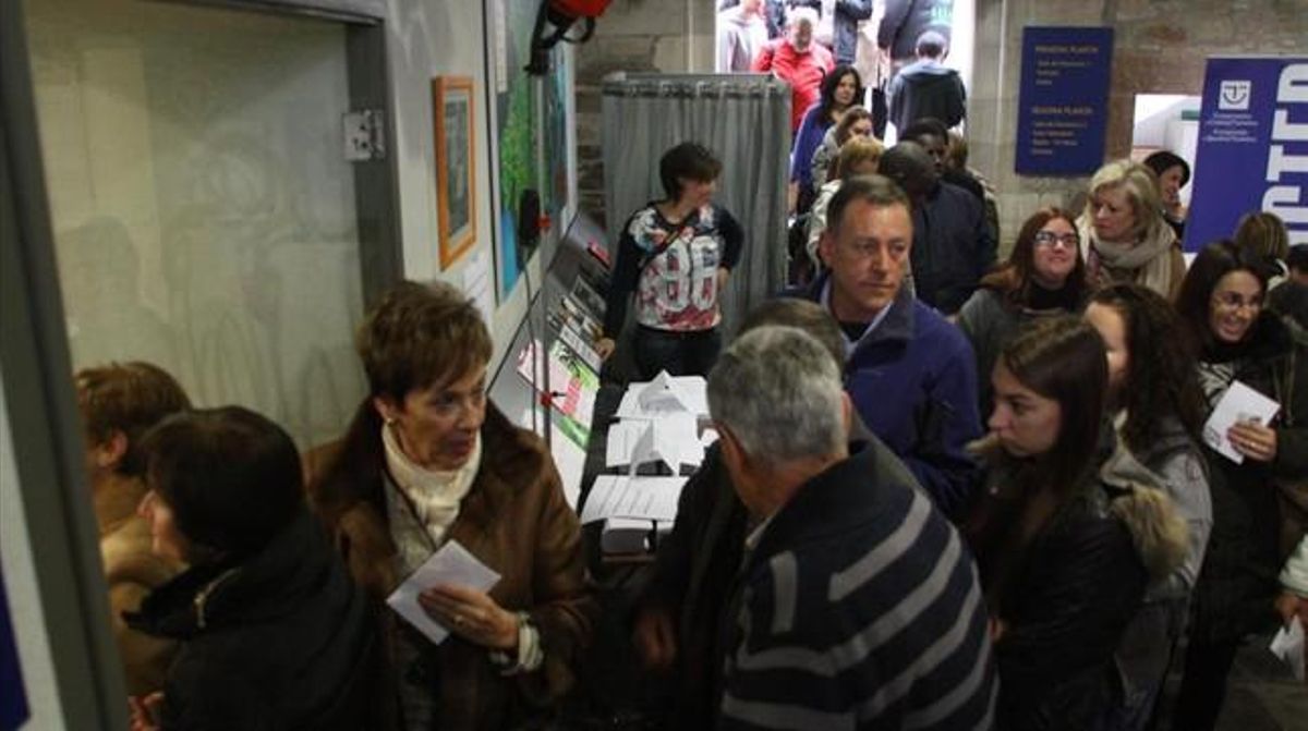 Un colegio electoral en Moià, este domingo. Un colegio electoral en Moià, este domingo.