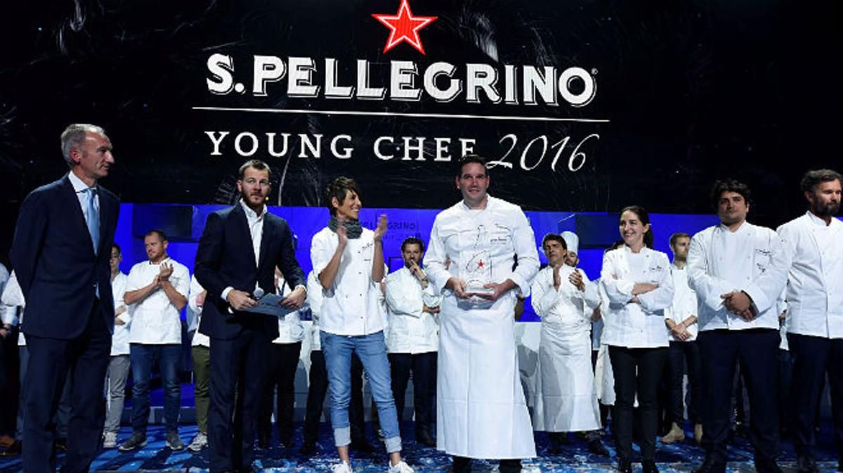 Mitch Lienhard en el escenario tras ser coronado S.Pellegrino Young Chef 2016. Mitch Lienhard en el escenario tras ser coronado S.Pellegrino Young Chef 2016.