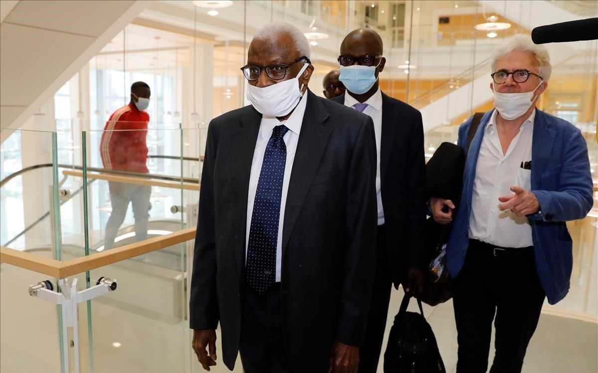 Lamine Diack, el antiguo hombre fuerte del atletismo, a su llegada a la corte de París Lamine Diack, el antiguo hombre fuerte del atletismo, a su llegada a la corte de París